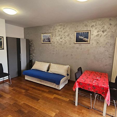 Apartman In Club Apartment Zagreb Bagian luar foto
