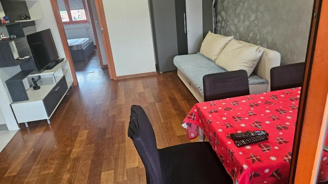 Apartman In Club Apartment Zagreb Bagian luar foto